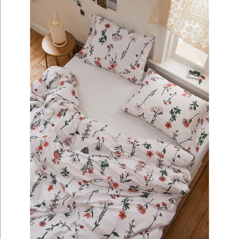 Urban outfitters Georgina stems duvet QUEEN